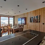 Val Thorens: Superbe 8 Pers, Proche Pistes Et Commerces - Fr-1-637-31 Val Thorens