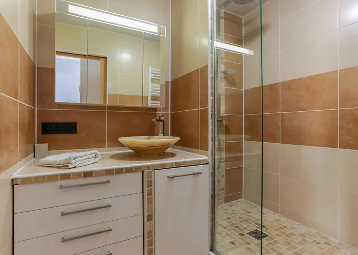 Val Thorens: Superbe 8 Pers, Proche Pistes Et Commerces - Fr-1-637-31 Val Thorens