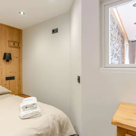 Val Thorens: Superbe 8 Pers, Proche Pistes Et Commerces - Fr-1-637-31