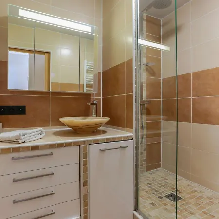 Val Thorens: Superbe 8 Pers, Proche Pistes Et Commerces - Fr-1-637-31 Val Thorens